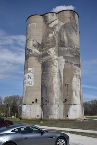 Silo mural in Fort Dodge, Iowa