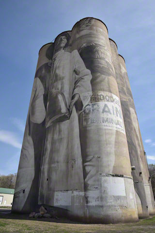 Silo mural in Fort Dodge, Iowa