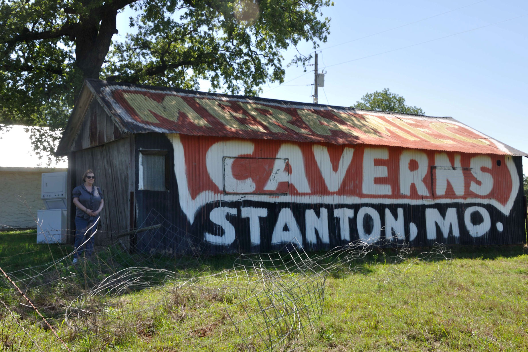 Last barn painted in OK to advertise Meramec Caverns